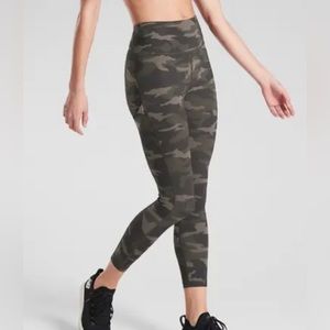 Athleta Ultimate Stash Pocket Camo 7/8 Tight, Olive SIZE 1X